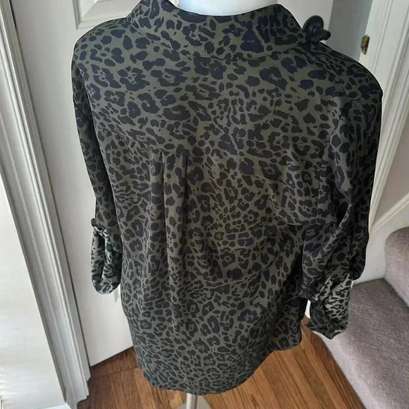 Size M black and dark green animal print Slim Portofino from Express - Picture 5 of 5